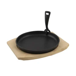 Gietijzeren grillpan met onderlegger uit bamboe