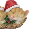 Kat met kerstmuts in mand