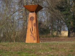 Plantenschaal op zuil