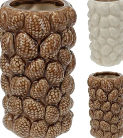 Vaas met dennenappels